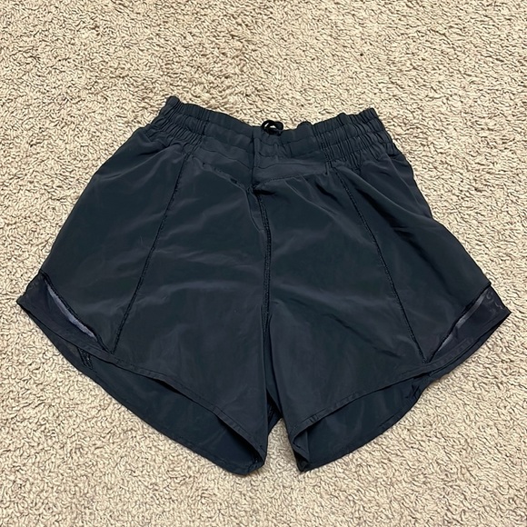 BLACK LULU SHORTS!!! Size 2!!! GREAT CONDITION!!!!! Good as new! High rise 4”. - Picture 1 of 3